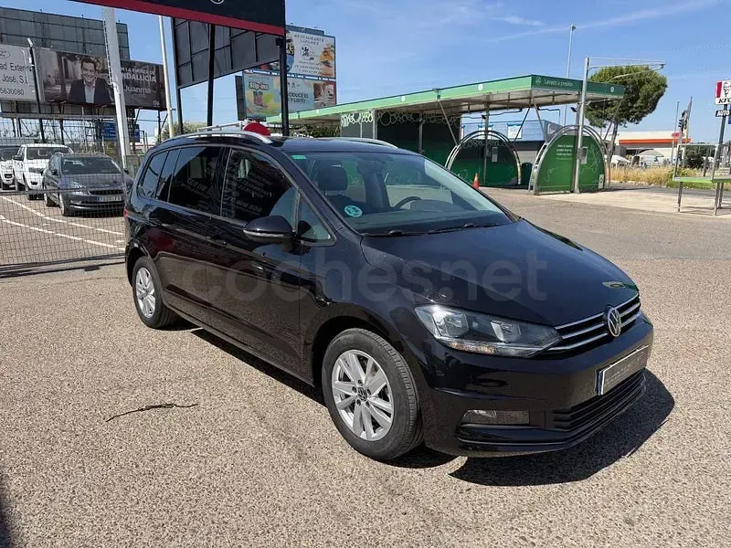 Usado VW Touran Advance 150 CV (110 kW) 2022 Negro Monovolumen