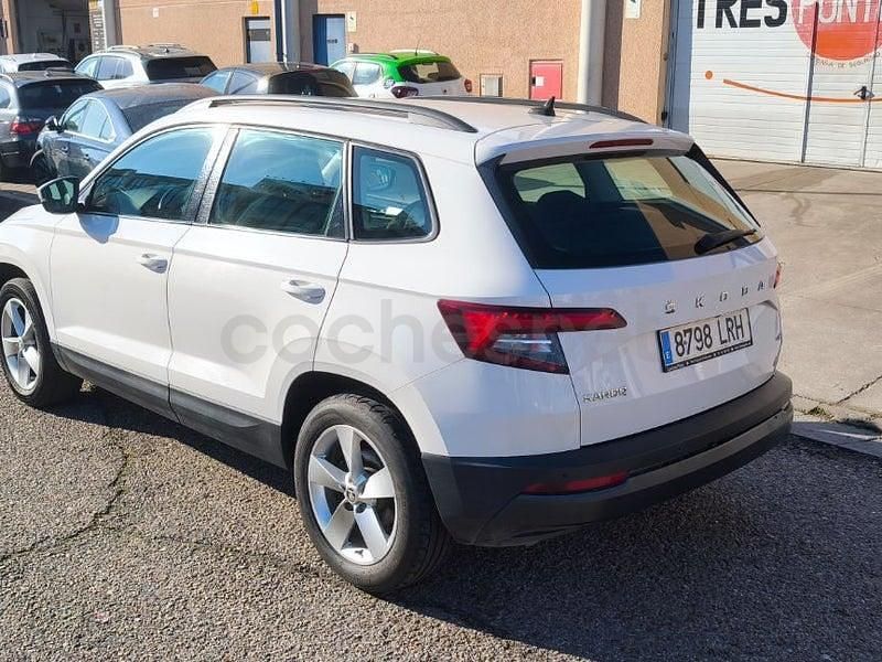 Usado Skoda Karoq Ambition 150 CV (110 kW) 2021 Blanco SUV