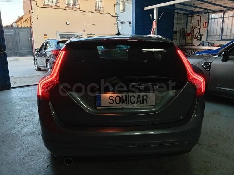 Usado Volvo V60 Momentum 120 CV (88 kW) 2018 Gris / plata Familiar