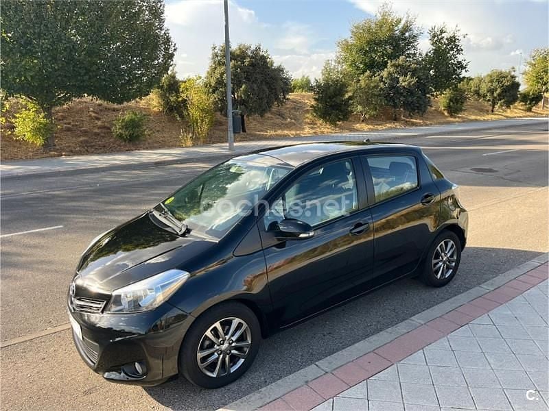 Negro Usado 2014 Toyota Yaris Active Berlina | 9000 € (Precio justo) - Imagen 1/4