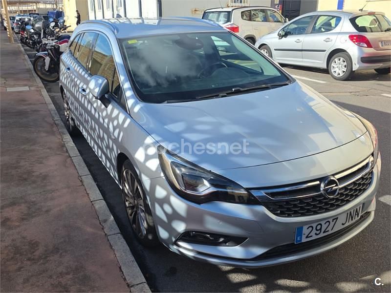 Gris / plata Usado 2016 Opel Astra Excellence Berlina | 8700 € (Super precio) - Imagen 1/4