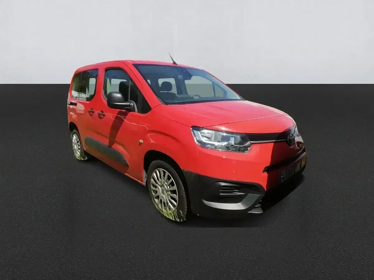 Usado Toyota Proace Verso Active 131 CV (96 kW) 2023 Rojo Familiar