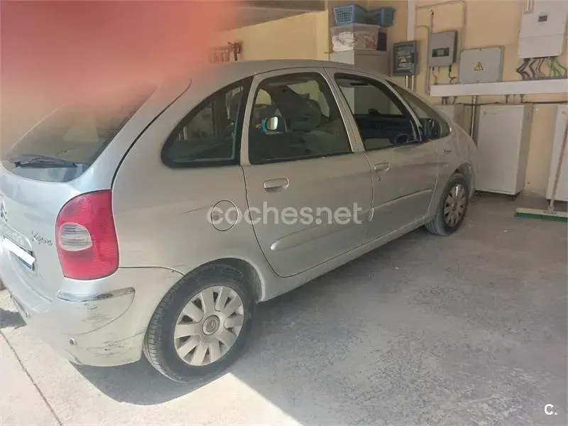 Usado Citroën Xsara Picasso Exclusive 92 CV (67 kW) 2011 Gris / plata Monovolumen