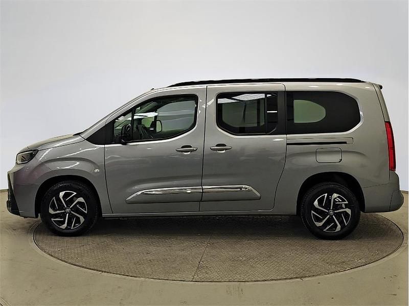 Usado Toyota Proace Verso Active 131 CV (96 kW) 2024 Plata atomium Familiar