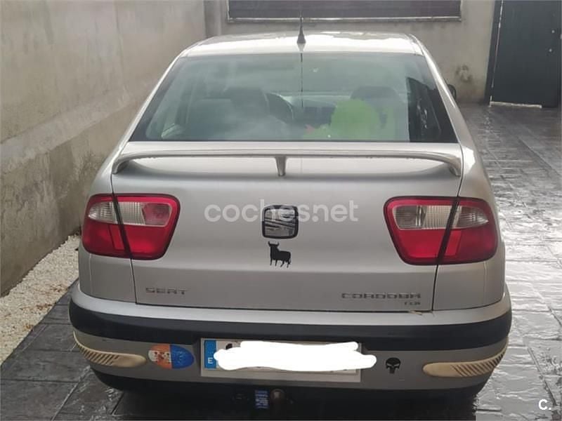 Usado Seat Cordoba Stella 90 CV (66 kW) 2001 Gris / plata Berlina