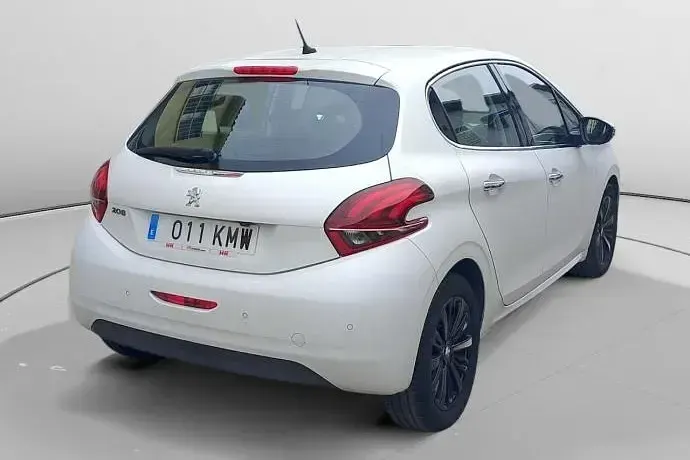 Usado Peugeot 208 Allure 110 CV (80 kW) 2018 Utilitario