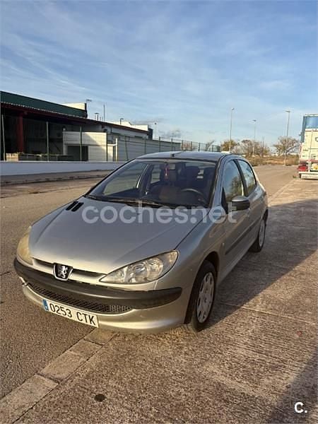 Gris / plata Usado 2004 Peugeot 206 Berlina | 2000 € (Precio justo) - Imagen 1/4