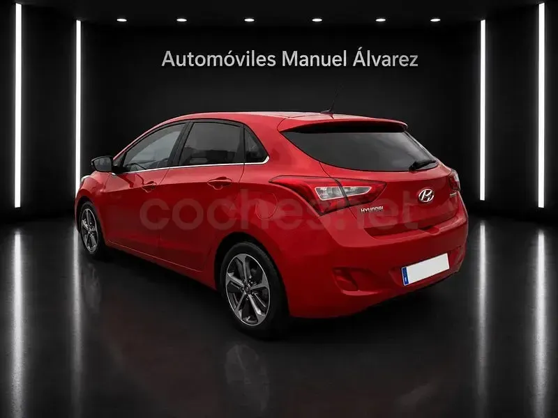 Usado Hyundai i30 GO! 110 CV (80 kW) 2016 Rojo Berlina