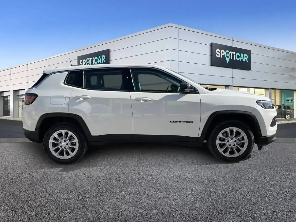 Usado Jeep Compass Longitude 130 CV (95 kW) 2022 Blanco SUV