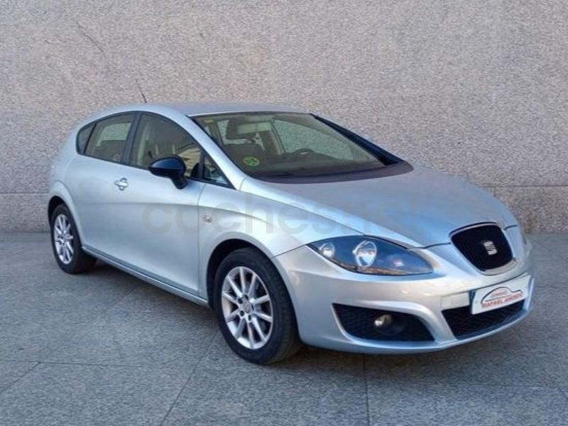 Käytetty Seat Leon Style 105 HP (77 kW) 2012 Harmaa Sedan