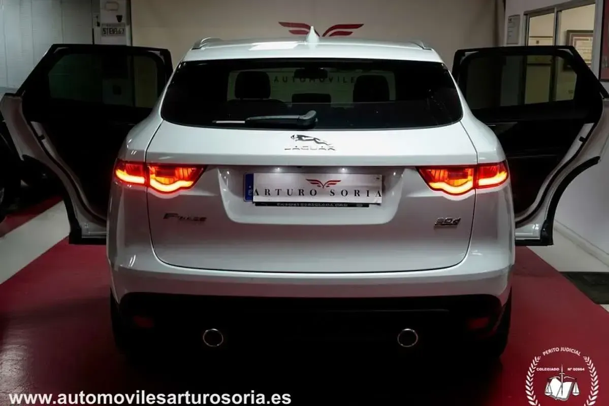 Usado Jaguar F-Pace Prestige 300 CV (220 kW) 2017 Blanco SUV