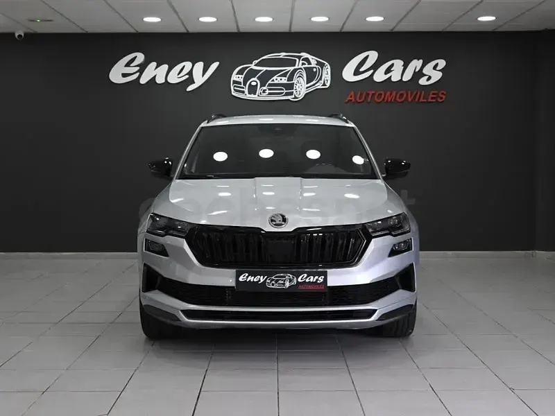 Usado Skoda Karoq SportLine 150 CV (110 kW) 2023 Gris / plata SUV