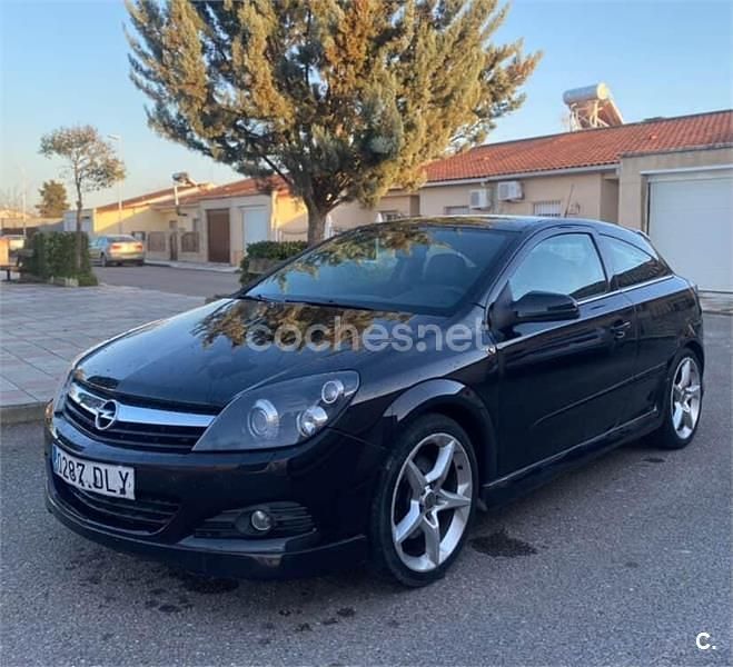 Usado Opel Astra GTC Sport 150 CV (110 kW) 2005 Negro Berlina