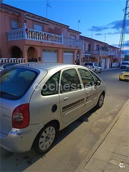 Usado Citroën Xsara Picasso 90 CV (66 kW) 2005 Gris / plata Monovolumen