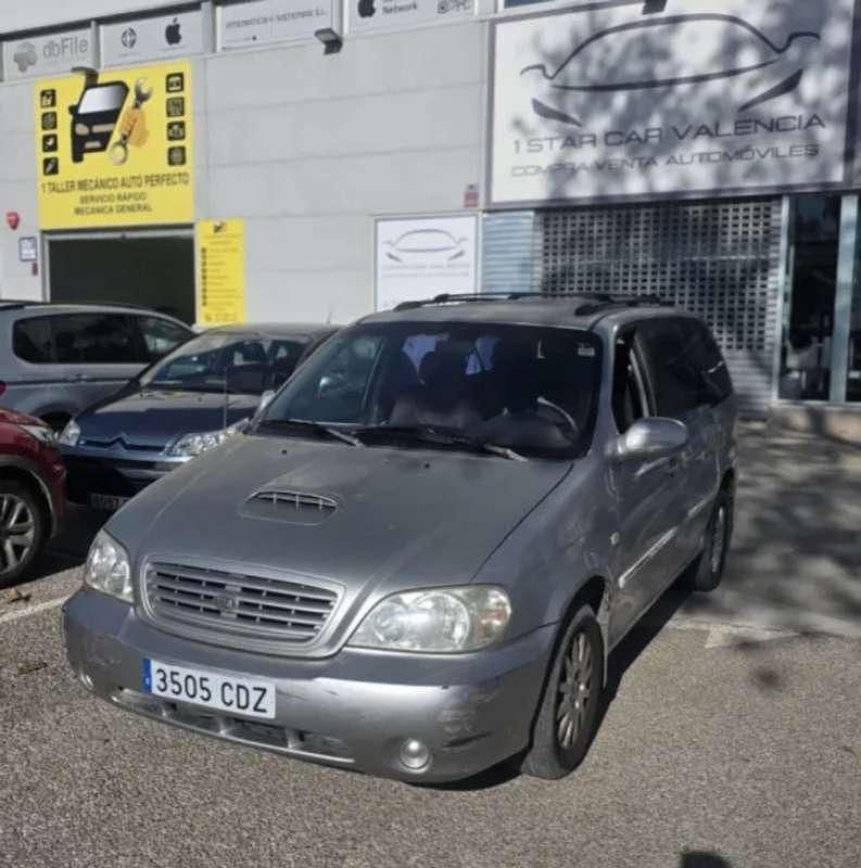 Usado Kia Carnival LX 144 CV (105 kW) 2003 Gris Monovolumen