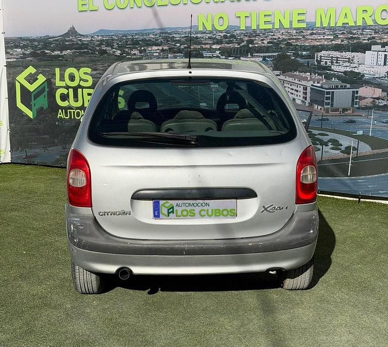 Usado Citroën Xsara Picasso 90 CV (66 kW) 2000 Gris Monovolumen