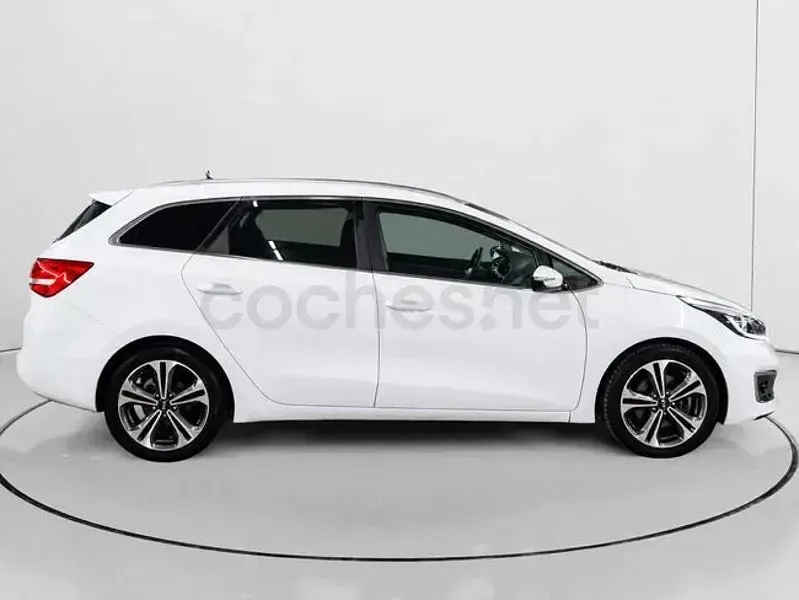 Usado Kia Ceed Sportswagon 120 CV (88 kW) 2017 Blanco Familiar