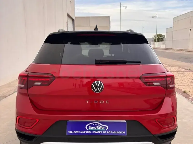 Usado VW T-Roc 110 CV (80 kW) 2023 Granate SUV