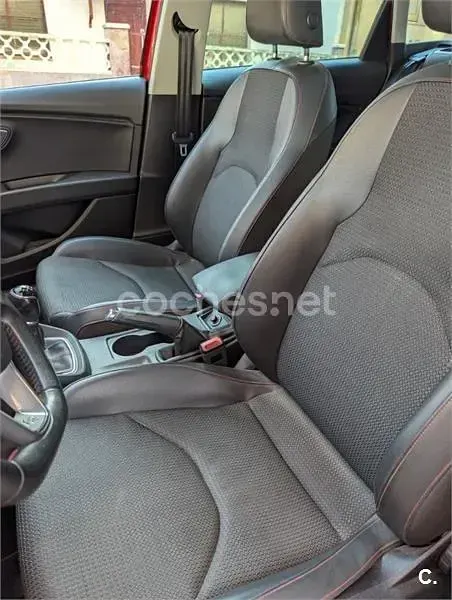 Usado Seat Leon ST FR 150 CV (110 kW) 2015 Rojo Familiar
