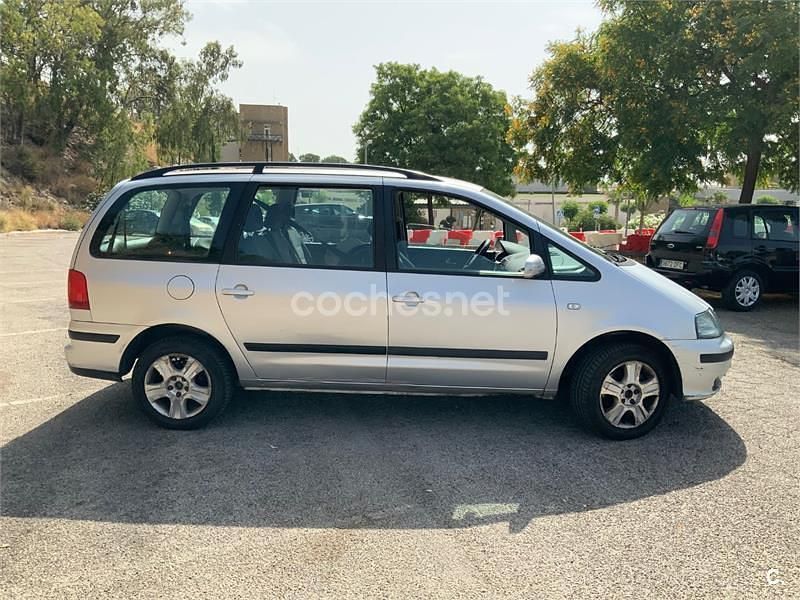 Usado Seat Alhambra Stella 115 CV (84 kW) 2003 Gris / plata Monovolumen