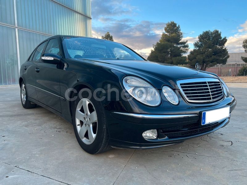 Usado Mercedes E200 Avantgarde 122 CV (89 kW) 2005 Negro Berlina