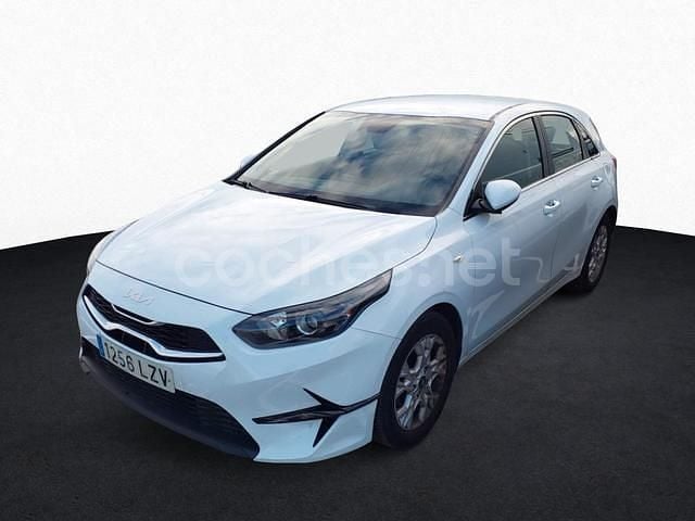 Blanco Usado 2022 Kia Ceed Utilitario | 15.900 € (Precio justo) - Imagen 1/4