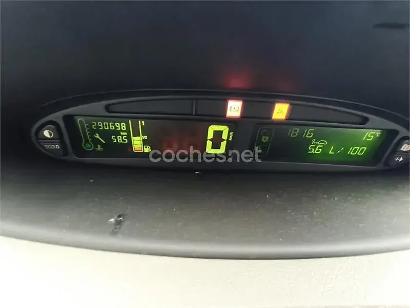Usado Citroën Xsara Picasso 90 CV (66 kW) 2004 Gris / plata Monovolumen