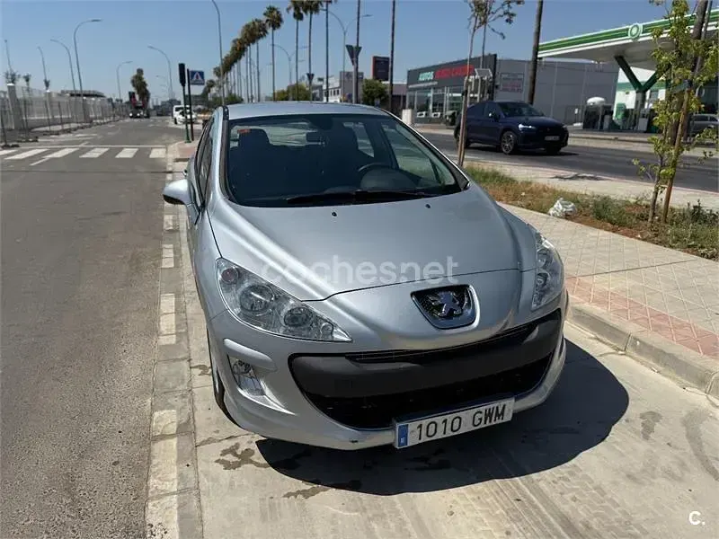 Usado Peugeot 308 98 CV (72 kW) 2010 Gris / plata Berlina