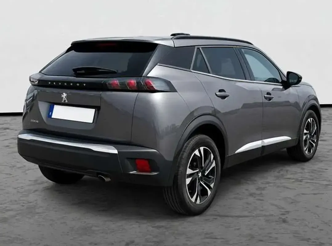 Usado Peugeot 2008 Allure 101 CV (74 kW) 2023 Plateado SUV