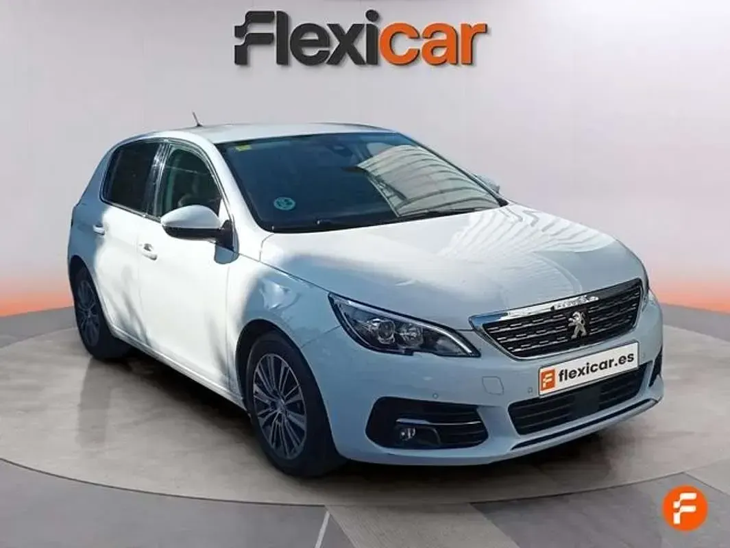 Usado Peugeot 308 Allure 110 CV (80 kW) 2020 Blanco Utilitario