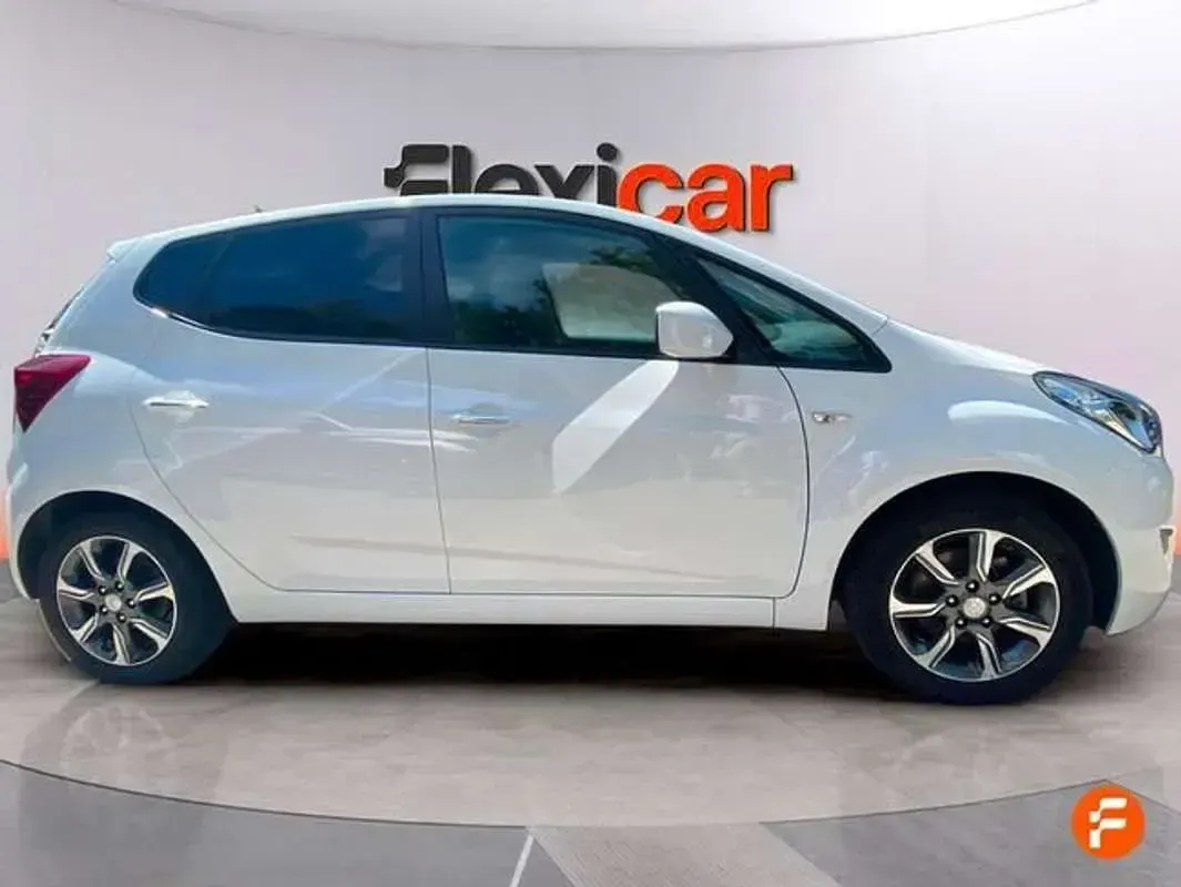 Usado Hyundai ix20 90 CV (66 kW) 2018 Blanco Utilitario