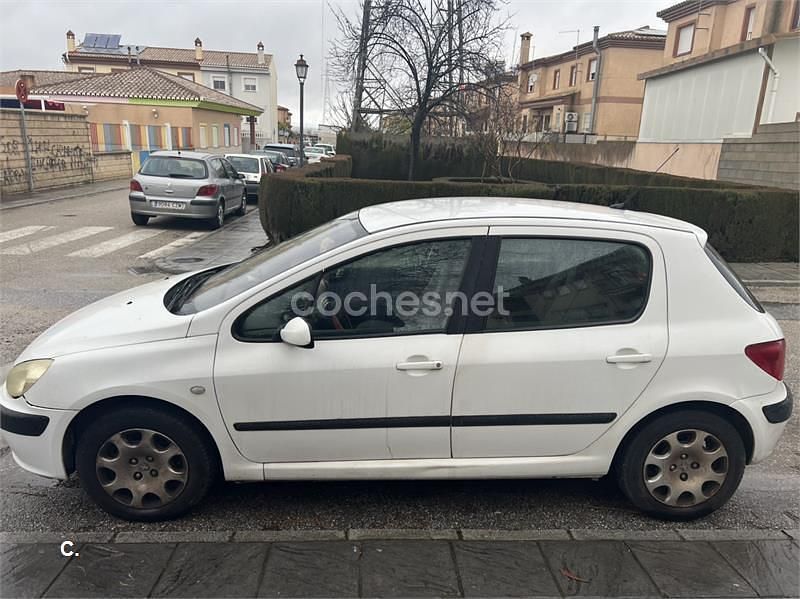Usado Peugeot 307 90 CV (66 kW) 2003 Blanco Berlina