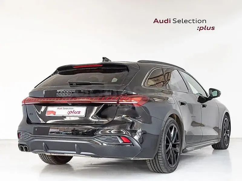 Usado Audi A5 204 CV (150 kW) 2025 Negro Familiar