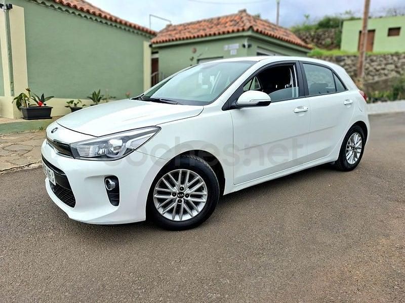 Usado Kia Rio Plus 84 CV (61 kW) 2017 Blanco Berlina