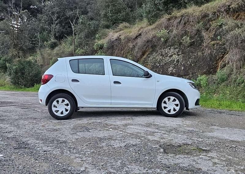 Usado Dacia Sandero Ambiance 75 CV (55 kW) 2018 Blanco Utilitario