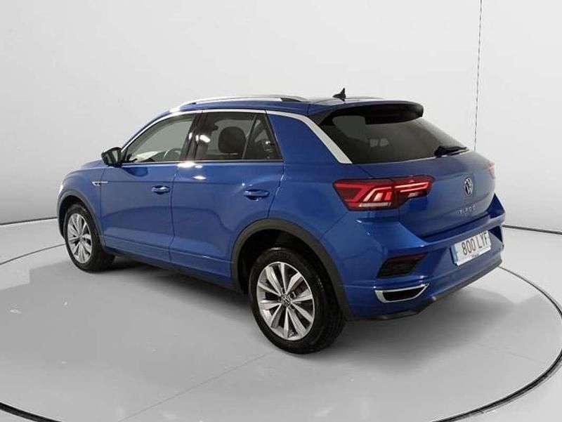 Usado VW T-Roc Advance 110 CV (80 kW) 2022 Azul SUV