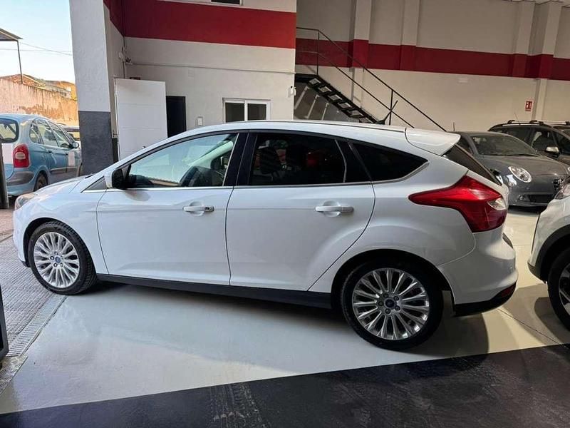 Usado Ford Focus Trend 114 CV (83 kW) 2011 Blanco Utilitario