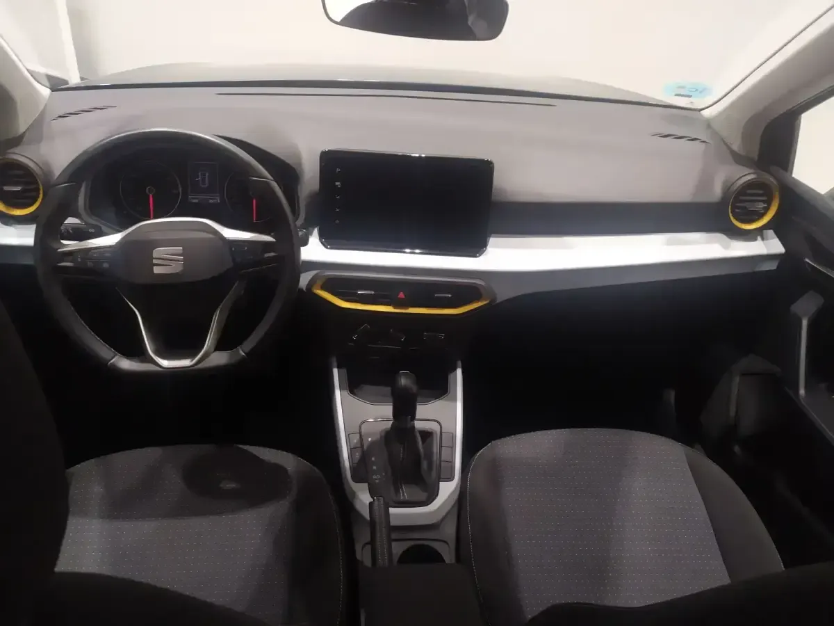 Usado Seat Arona Style 116 CV (85 kW) 2025 Blanco SUV