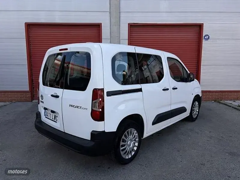 Usado Toyota Proace Verso City 100 CV (73 kW) 2022 Blanco Familiar