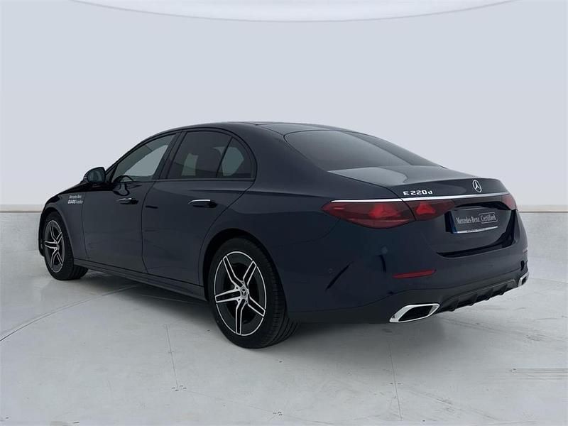 Nuevo Mercedes E220 197 CV (144 kW) 2025 Azul nautico Berlina