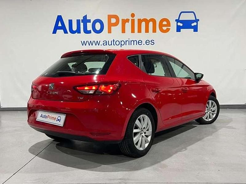 Usado Seat Leon Reference 105 CV (77 kW) 2014 Rojo Berlina