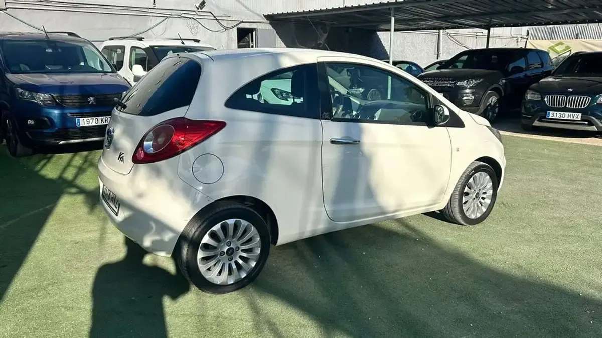 Usado Ford Ka ST 68 CV (50 kW) 2014 Blanco Utilitario