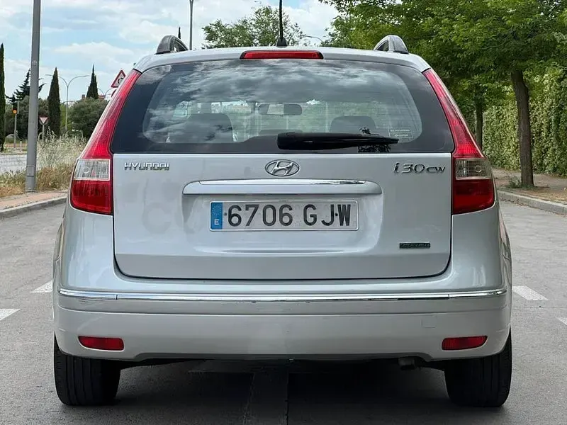 Usado Hyundai i30 Style 115 HP (84 kW) 2009 Cinzento Sedan