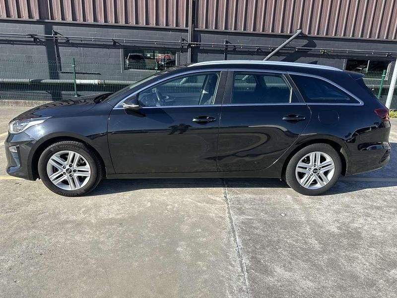 Usado Kia Ceed 120 CV (88 kW) 2020 Negro Utilitario