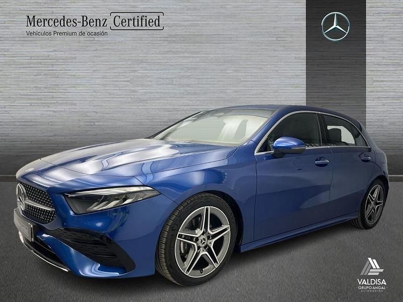 Azul espectra Usado 2024 Mercedes A200 AMG line Berlina | 36.400 € (Precio justo) - Imagen 1/4