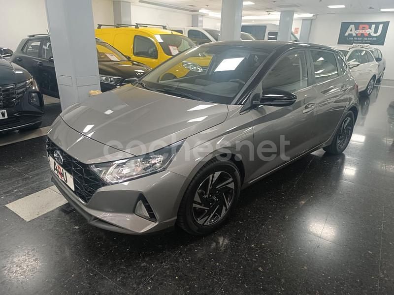 Gris / plata Usado 2023 Hyundai i20 Berlina | 14.990 € (Buen precio) - Imagen 1/4