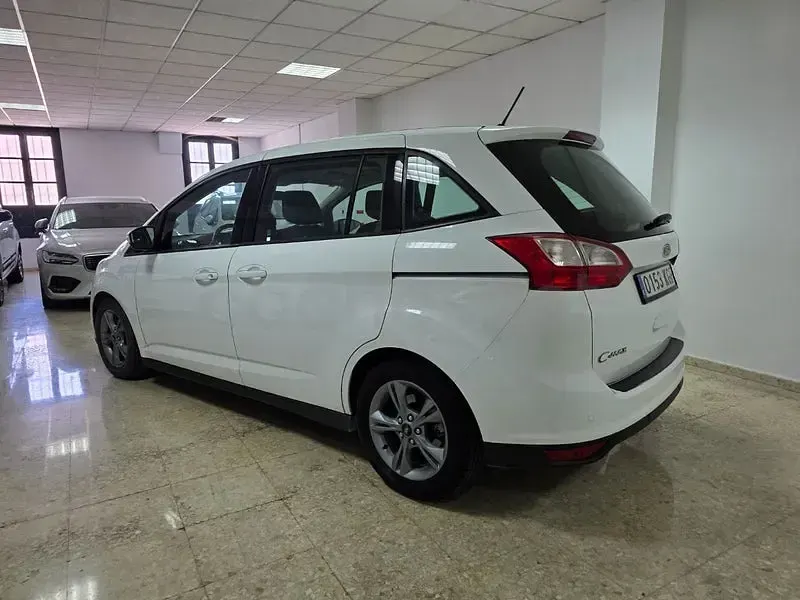Usado Ford Grand C-Max Trend 120 CV (88 kW) 2017 Blanco Monovolumen