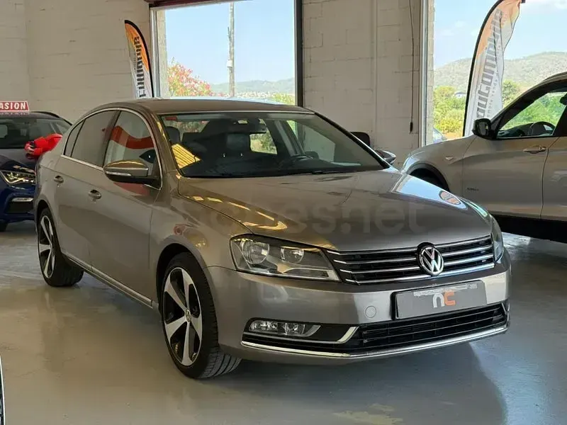 Usado VW Passat Advance 140 CV (102 kW) 2013 Marrón Berlina