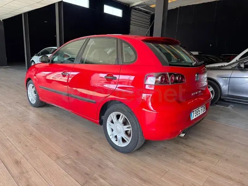 Usado Seat Ibiza Sport 100 CV (73 kW) 2006 Rojo Utilitario