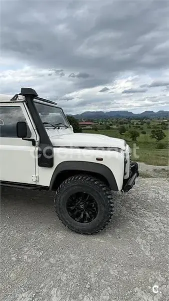 Usado Land Rover Defender S 122 CV (89 kW) 2009 Blanco Familiar